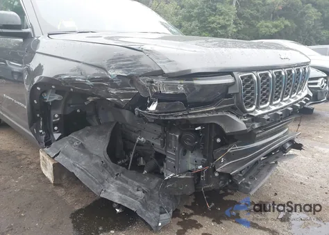 2025 Jeep Grand Cherokee Laredo 4X4 z USA, uszkodzony, nr VIN 1C4RJHAG1SC276090